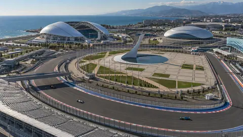 Illustration (KI-generiert): Sochi Autodrom um 2014 mit Rennwagen