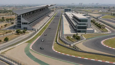 Illustration (KI-generiert): Buddh International Circuit um 2013 mit Rennwagen